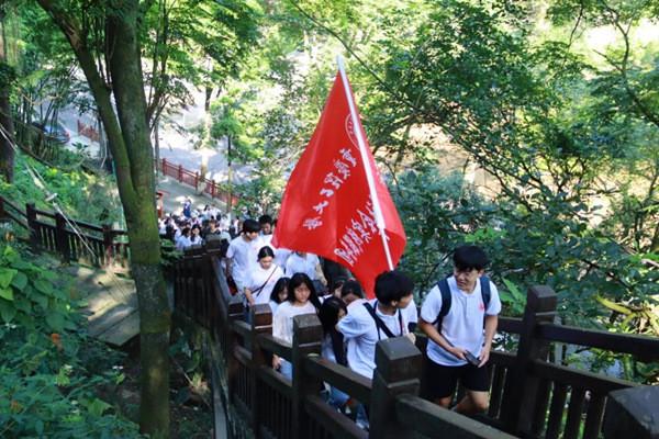 顿涅茨克是乌克兰人口最密集地区，他们的主要经济来源是什么？游戏画面